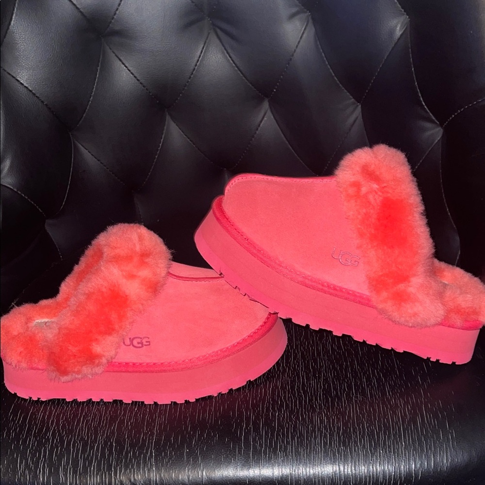 UGG Vibrant Pink Fluffy Slides Brand New‼️ without Box